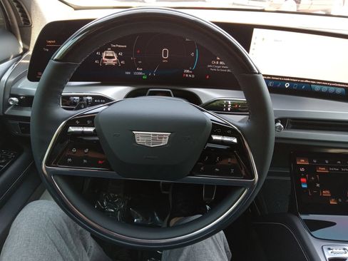 Used 2026 Cadillac Vistiq Luxury AWD/4WD image 14
