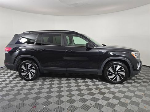Used 2024 Volkswagen Atlas SE image 8