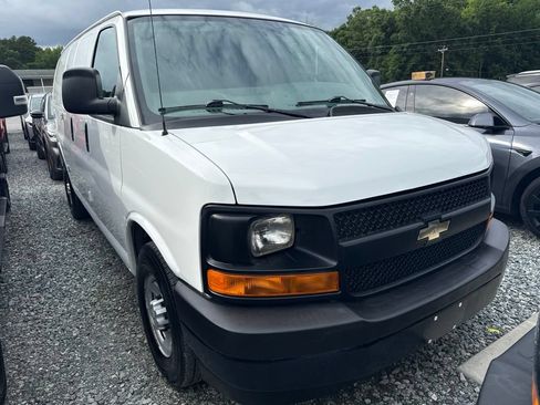 Used 2017 Chevrolet Express 2500 RWD image 2