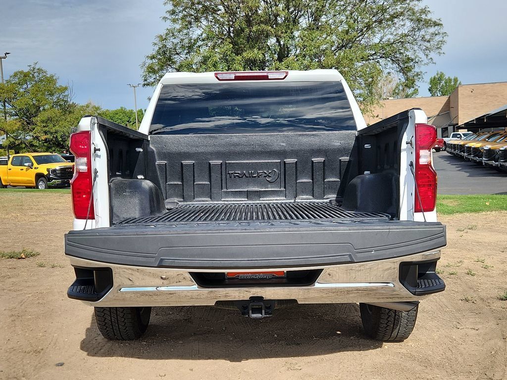 Used 2025 Chevrolet Silverado 1500 LT w/ LPO, Dark Essentials Package AWD/4WD image 11