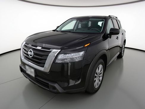 Used 2025 Nissan Pathfinder SV image 3