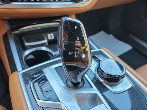 Used 2017 BMW 750i xDrive image 25