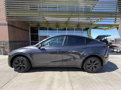 Used 2024 Tesla Model Y Long Range image 7