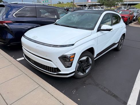 Used 2025 Hyundai Kona Limited FWD image 1