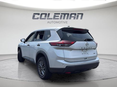 Used 2024 Nissan Rogue S AWD/4WD image 3