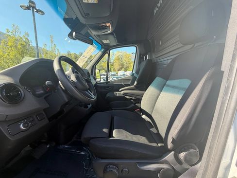 Used 2023 Mercedes-Benz Sprinter 2500 image 5