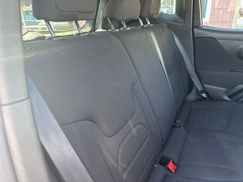 Used 2021 Jeep Renegade Latitude AWD/4WD image 14