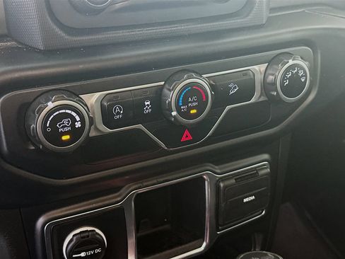 Used 2019 Jeep Wrangler Unlimited Sport AWD/4WD image 16