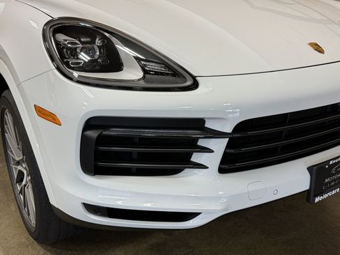 Used 2023 Porsche Cayenne Platinum Edition image 14
