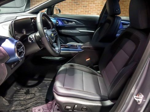 New 2026 Chevrolet Equinox EV LT image 12