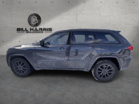 Used 2017 Jeep Grand Cherokee Altitude image 2