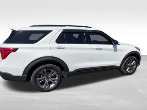 Used 2026 Ford Explorer Active w/ Active Comfort Package AWD/4WD image 8