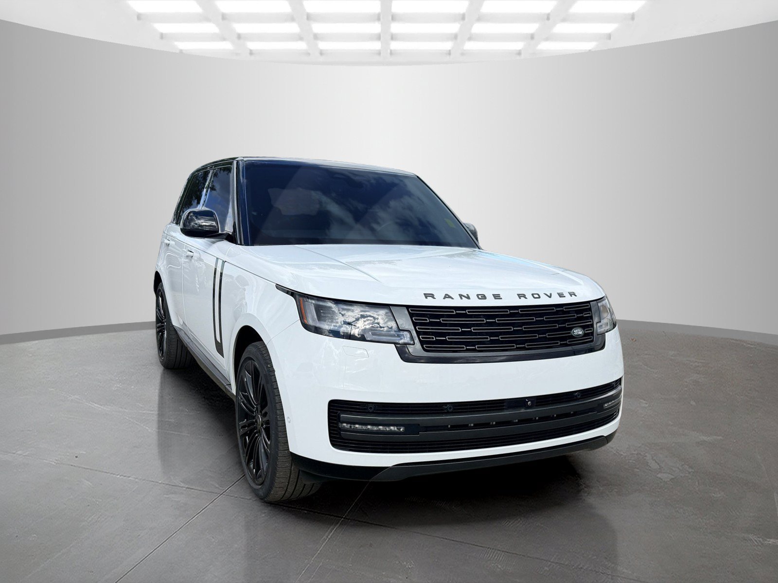 Used 2025 Land Rover Range Rover SE AWD/4WD image 3