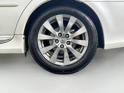 Used 2012 Toyota Avalon Limited image 11