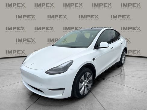 Used 2023 Tesla Model Y Long Range image 1