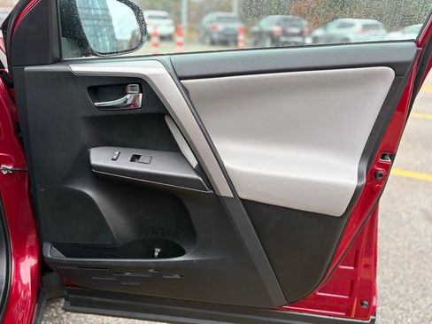 Used 2018 Toyota RAV4 XLE image 19