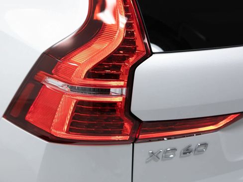 Used 2024 Volvo XC60 B5 Ultimate image 32