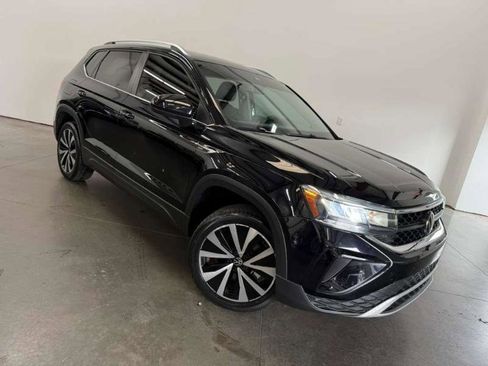 Used 2023 Volkswagen Taos SE image 29