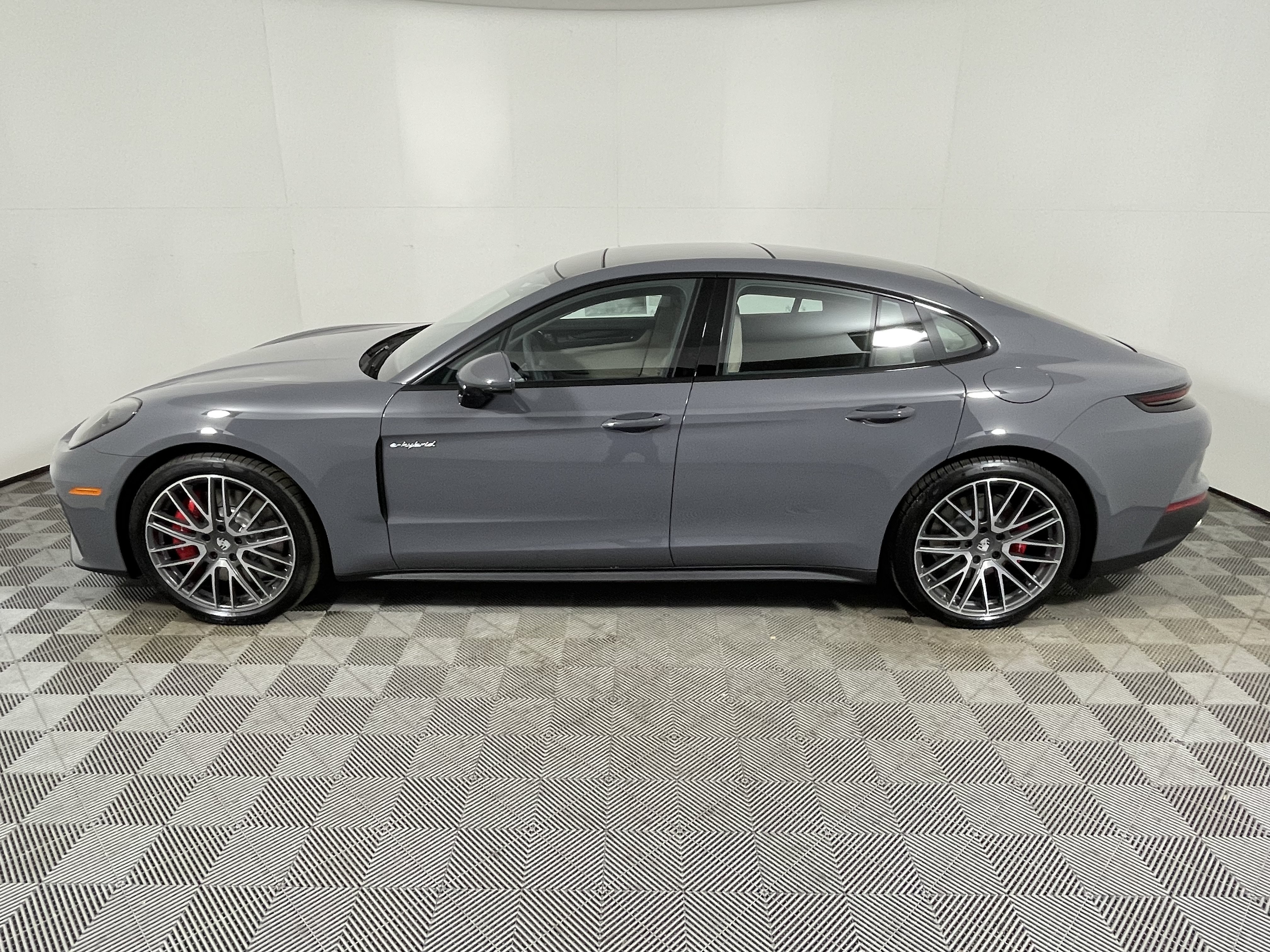 New 2026 Porsche Panamera 4S AWD/4WD image 2