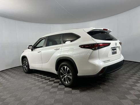 Used 2025 Toyota Highlander XLE image 9