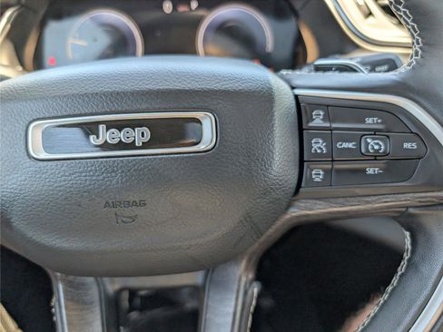 Used 2022 Jeep Grand Cherokee L Limited AWD/4WD image 27