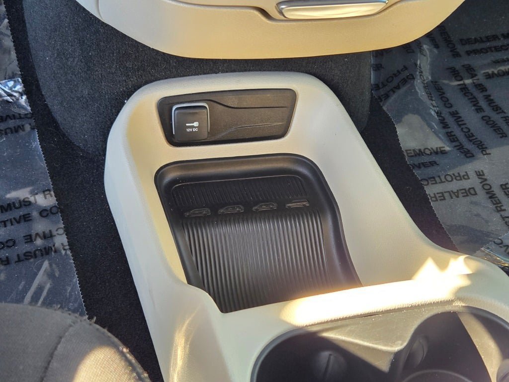 Used 2024 Chrysler Voyager LX FWD image 27