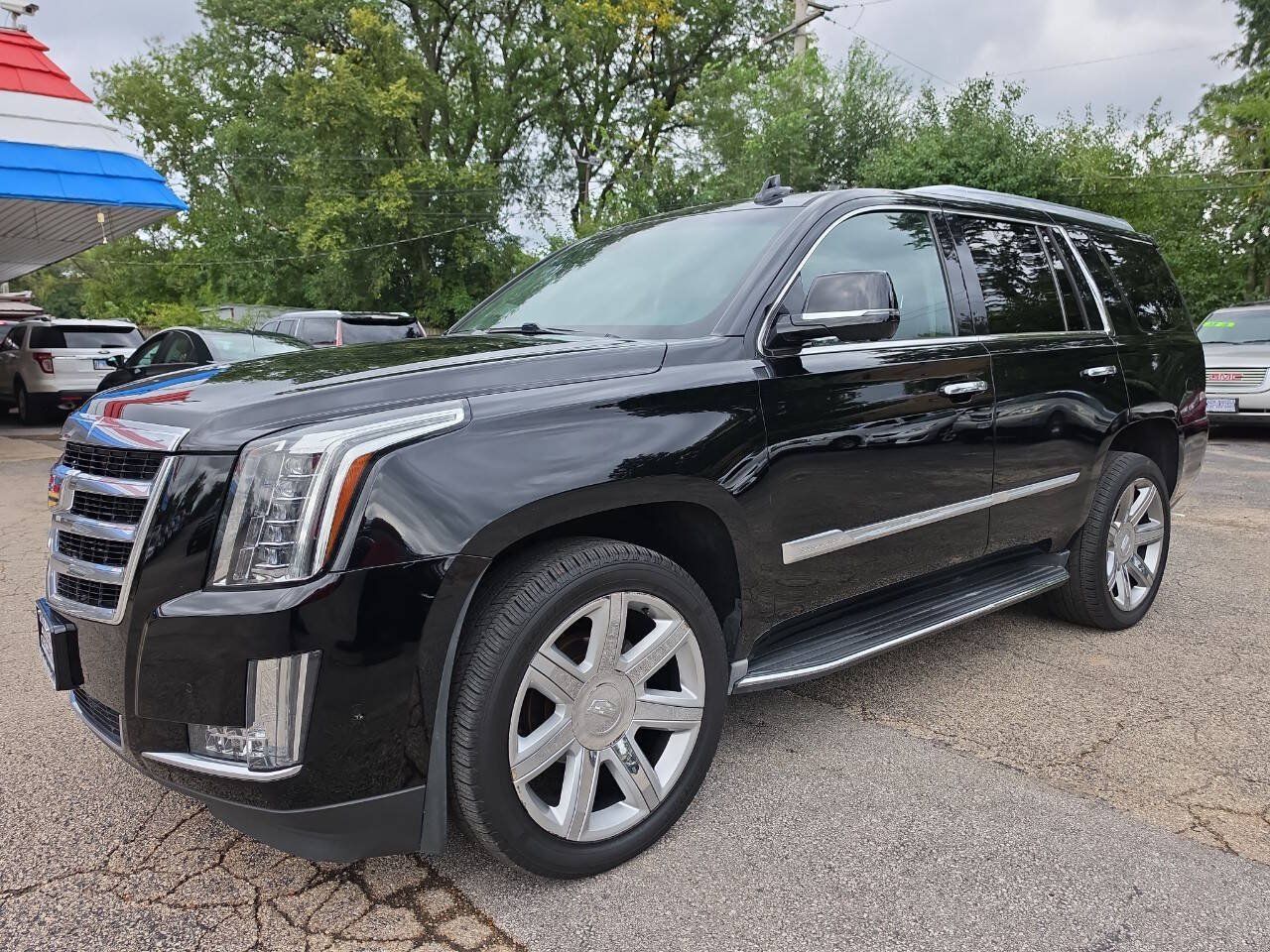 Used 2018 Cadillac Escalade Luxury AWD/4WD image 2