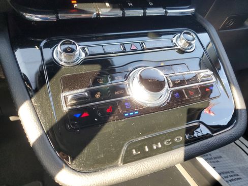 Certified 2022 Lincoln Corsair Reserve w/ Equipment Group 201A image 19