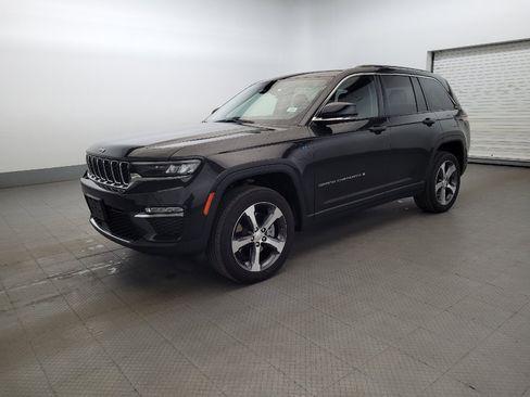 Used 2023 Jeep Grand Cherokee 4WD 4xe image 2