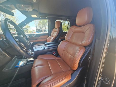 Used 2021 Lincoln Navigator Reserve w/ Luxury Package image 12