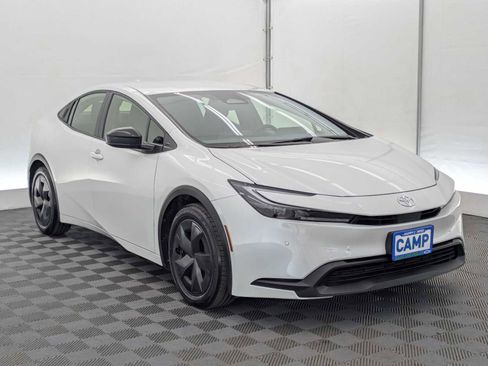 Used 2024 Toyota Prius LE FWD image 8