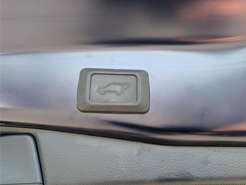 Used 2024 Toyota RAV4 SE w/ Weather & Moonroof Package AWD/4WD image 15