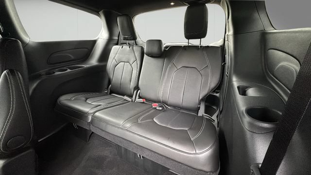 New 2025 Chrysler Pacifica Select AWD/4WD image 27