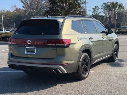 Used 2025 Volkswagen Atlas Peak Edition SE image 9