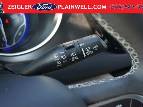 Used 2024 Chrysler Pacifica Touring-L FWD image 28