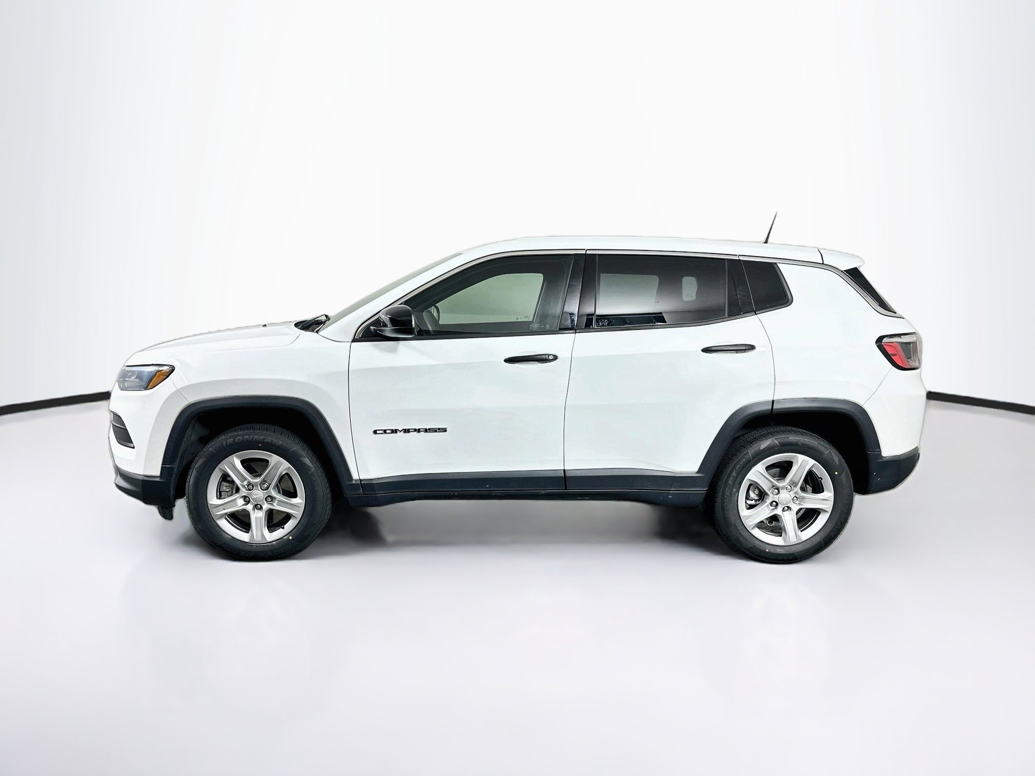 Used 2023 Jeep Compass Sport AWD/4WD image 4