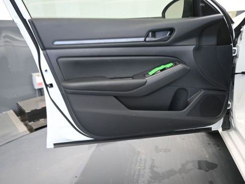 Used 2025 Nissan Altima 2.5 S FWD image 21