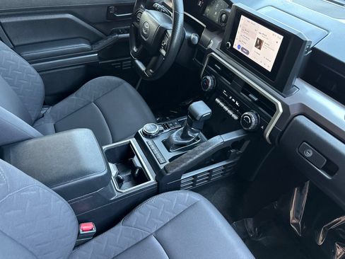 Certified 2025 Toyota Tacoma SR5 AWD/4WD image 16