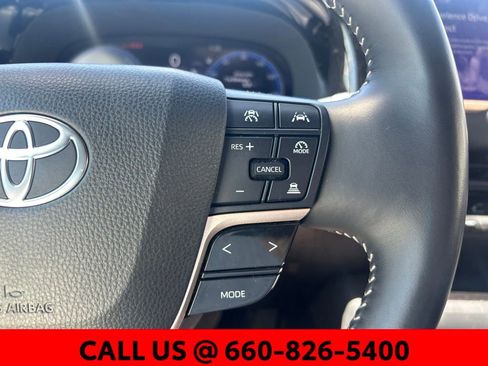 Used 2025 Toyota Crown AWD/4WD image 18