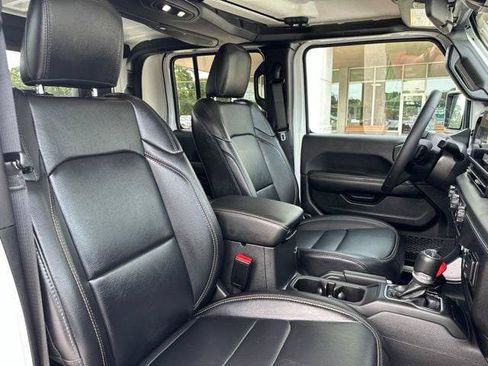 Certified 2025 Jeep Gladiator Sport AWD/4WD image 42
