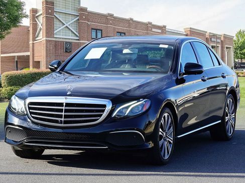 Used 2020 Mercedes-Benz E 350 Sedan image 4