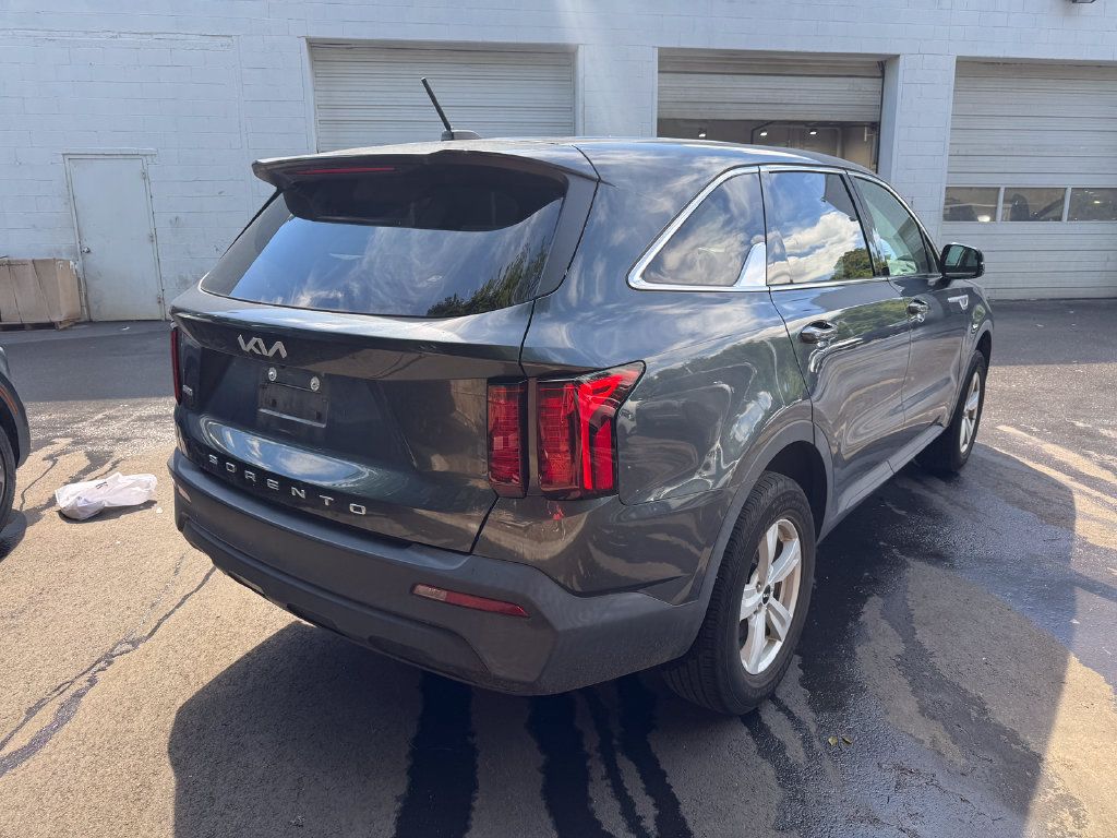 Used 2022 Kia Sorento LX AWD/4WD image 4