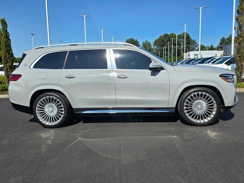 Used 2024 Mercedes-Benz Maybach GLS 600 4MATIC image 7