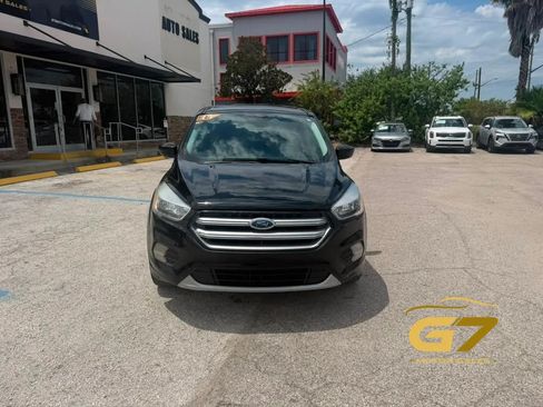 Used 2017 Ford Escape SE FWD image 2