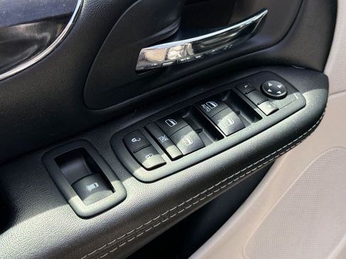 Used 2018 Dodge Grand Caravan SXT FWD image 21