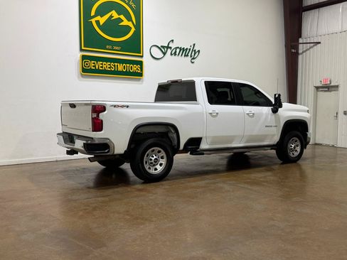 Used 2021 Chevrolet Silverado 2500 LT AWD/4WD image 2