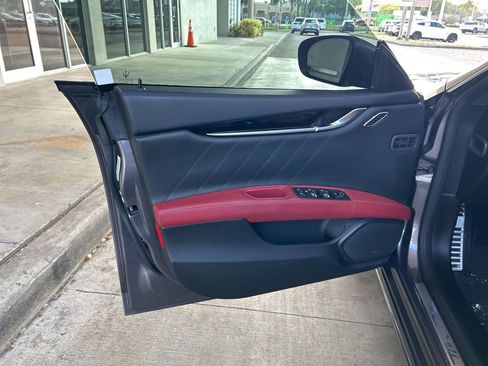 Used 2019 Maserati Ghibli S GranSport image 43