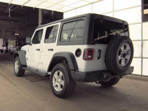 Used 2022 Jeep Wrangler Unlimited Sport AWD/4WD image 3