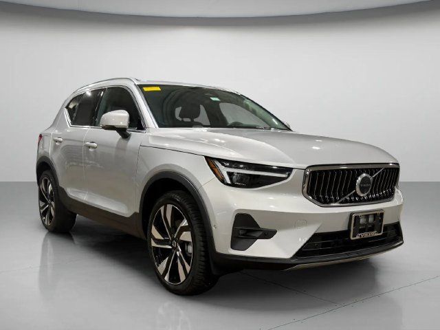 Used 2025 Volvo XC40 B5 Ultra w/ Climate Package AWD/4WD image 1