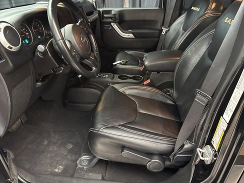 Used 2014 Jeep Wrangler Unlimited Sahara w/ Dual Top Group image 17